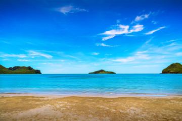 Fototapeta na wymiar Thailand sea landscape,With beach sand ,Clear water, Beautiful islands ,Along with the blue sky