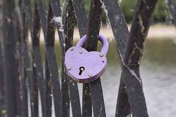 Свадебный замок в виде сердца