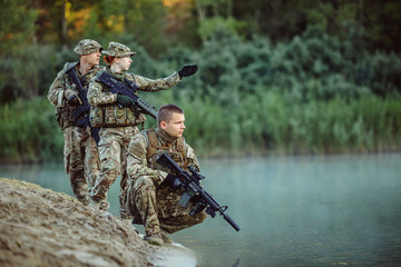 Naklejka premium Special forces soldiers with weapon take part in military maneuv