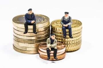 Arbeiter sitzen auf Mindestlohn von 8,84 Euro