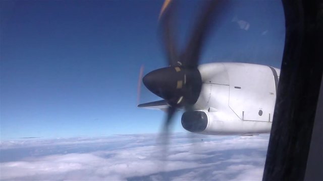 CLOSE UP: Small plane propeller spinning on airplane flight
