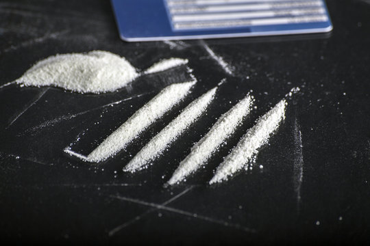 drogs white powder lines