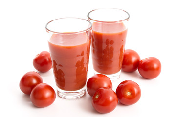 Tomatensaft und Tomaten