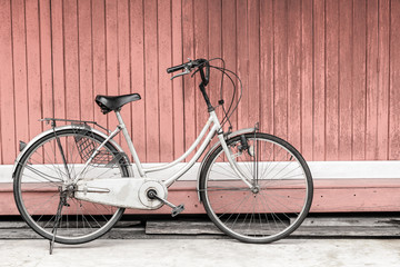 Fototapeta na wymiar Bicycle vintage wood wall background.
