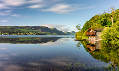 Obraz premium Ullswater Boathouse by the lake in the English Lake District.