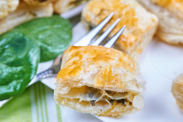 Cakes with spinach and goat cheese