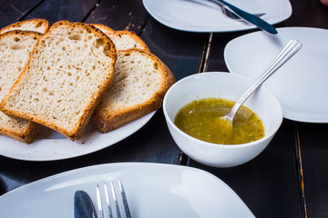 sliced bread chopped lemon and sause