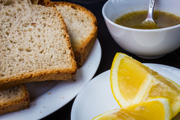 sliced bread chopped lemon and sause
