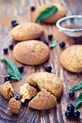 Outmeal biscuits with black currant and mint