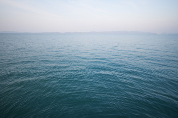 Obraz premium beautiful tropical sea with ripple waves