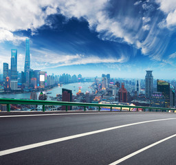 Obraz premium Empty road floor with bird-eye view at Shanghai bund Skyline