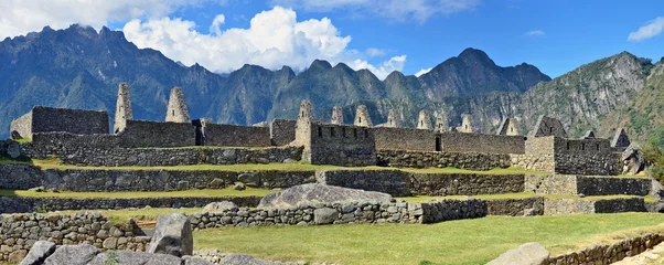 Zelfklevend Fotobehang Machu Picchu - is a sacred town of  Inca empire © Aleksandr Volkov