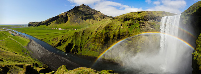 Obraz premium Panorama von Skogafoss mit Regenbogen