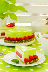 Cake with vanilla yogurt and strawberry mousse covered with a mirror coating.