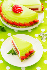 Cake with vanilla yogurt and strawberry mousse covered with a mirror coating.
