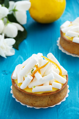 Tartlets with lemon cream and meringue. Lemon pie.