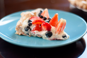 Pavlova cake with strawberries and blueberries