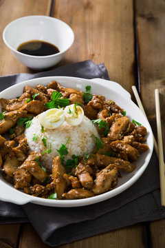 Fried chicken in soy sauce with sesame and rice