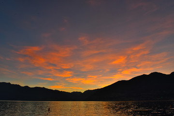 Nuvole colorate dalla luce del tramonto