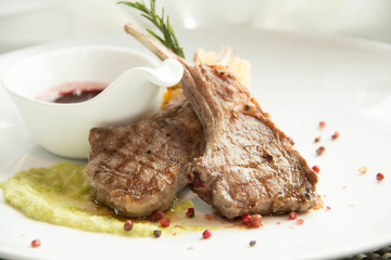  lamb chops with onions and Mashed Potato