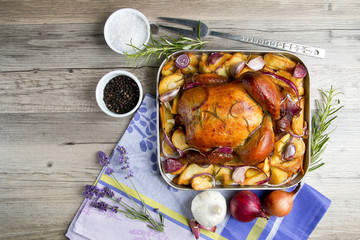 Pieczony kurczak z ziemniakami © Patryk Michalski
