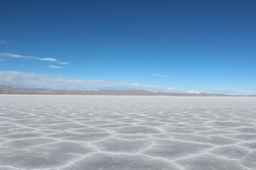 乾季の天空の鏡ウユニ塩湖