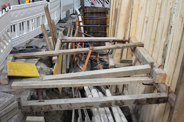 Baustelle auf der Strasse für Kabel