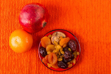 dried and fresh fruits