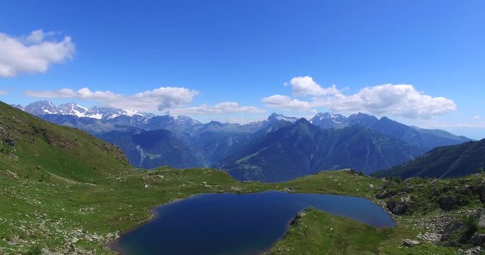 Vista dall'alto - Lago e montagne