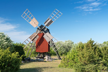 Fototapeta na wymiar Windmühle auf Öland, Schweden