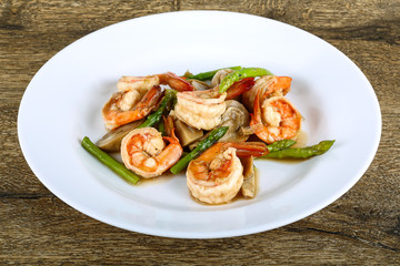 Shrimp and asparagus