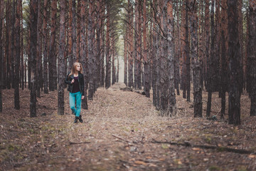 Fototapeta premium Girl in forest