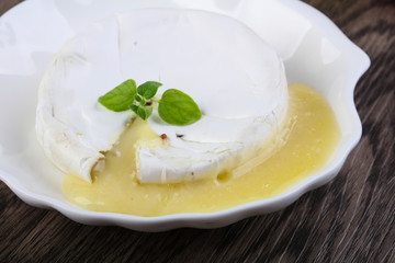 Baked brie cheese