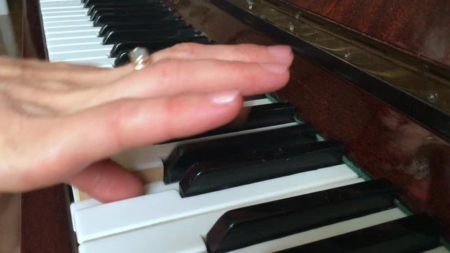 piano, close-up of piano keys and piano hands, shooting 4K