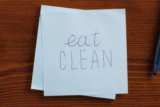 Eat clean written on a note