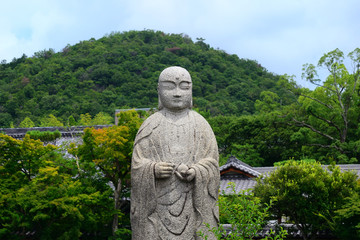 Obraz premium 石仏 お地蔵様 京都 衣笠 a stone image of the Buddha, Kunugasa Kyoto Japan.