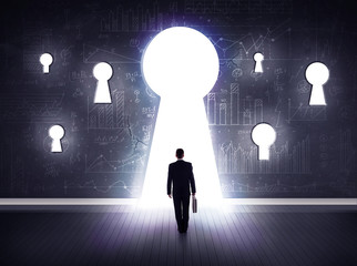 Obraz premium businessman looking through keyhole