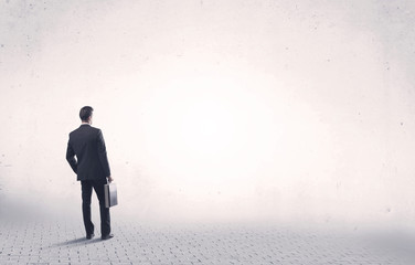 Obraz premium Elegant person standing with his back