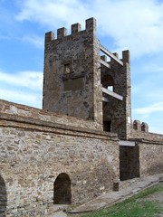 Фрагмент с башней Генуэзской крепости в Судаке