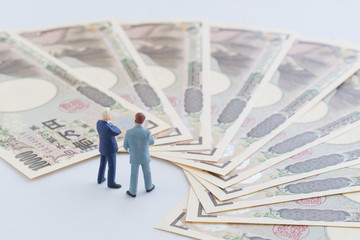 お金とビジネスマン