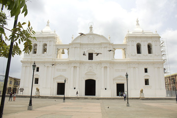 Obraz premium catedral ubicada en el centro de león, nicaragua