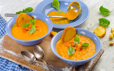 Carrot soup with toast