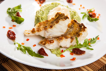 Pikeperch with mashed potatoes and dried tomatoes