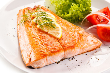 Roasted salmon and vegetables 