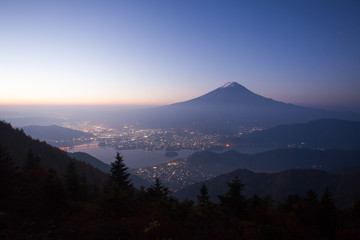 Obraz premium View of Mountain Fuji and Kawaguchiko lake in morning autumn season seen from Shindotoge view point