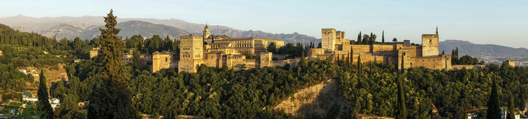 Fototapeta na wymiar panorámica de la Alhambra de Granada, Andalucía