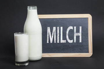 Milch auf Tafel geschrieben