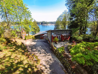 Fototapeta na wymiar Amazing modern house with garage and a wonderful view of the lake.