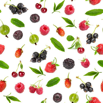 Seamless pattern of ripe berries