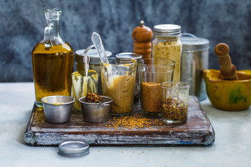 Mustard varieties with ingredients. 